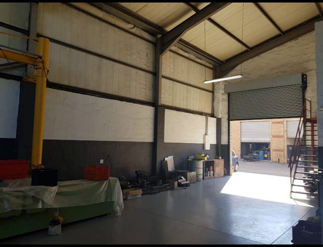 3,675M² WAREHOUSE FOR SALE IN STEELEDALE